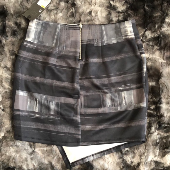 Women’s small plaid Mossimo skirt - Picture 2 of 5